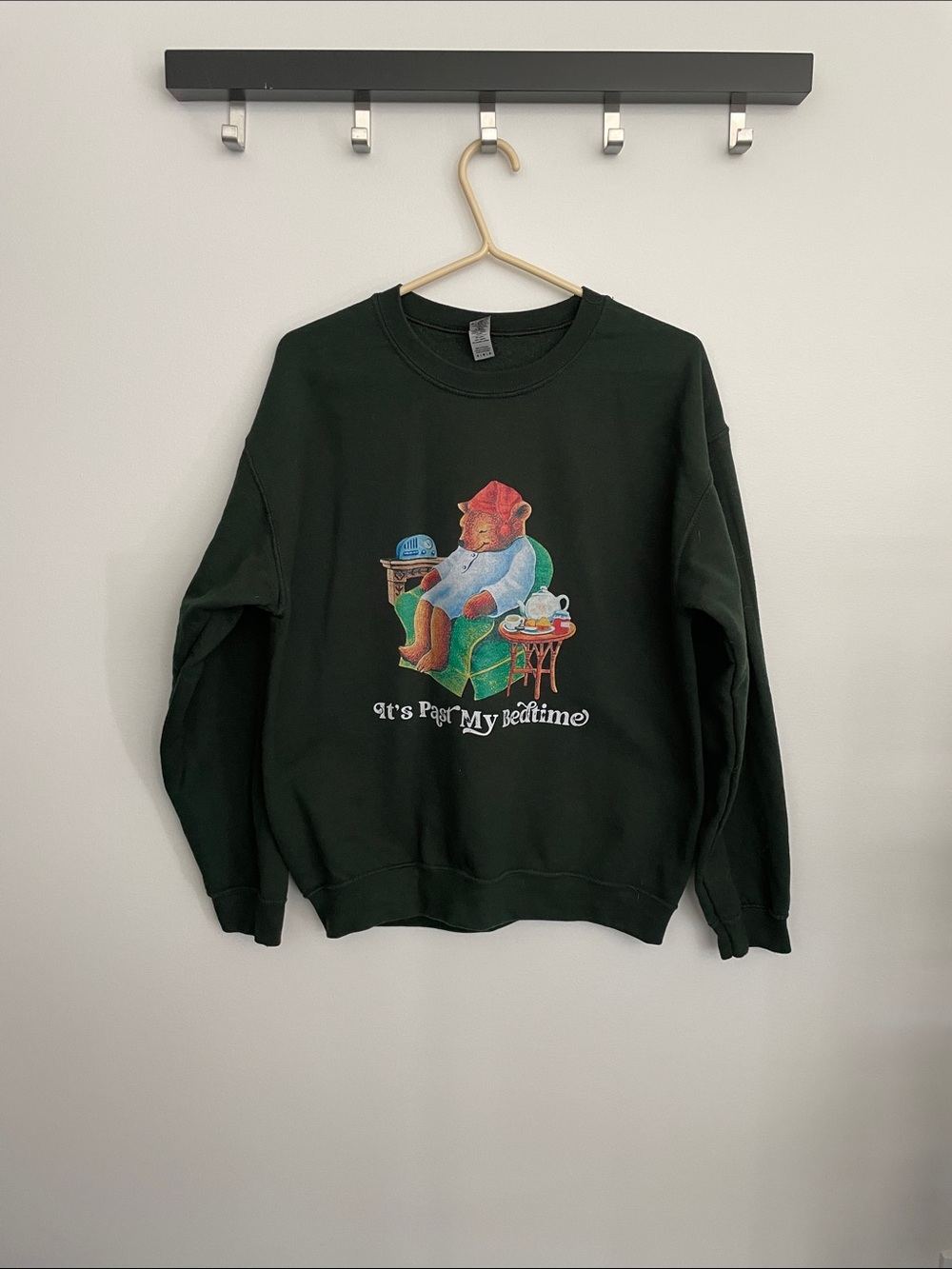 Forest green sweatshirt with sleepytime tea bear graphic size medium
